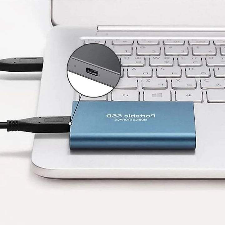 Elegante, kompakte externe SSD in Schwarz, Blau, Gold oder Rot, ideal für schnellen Datentransfer und höchste Mobilität.