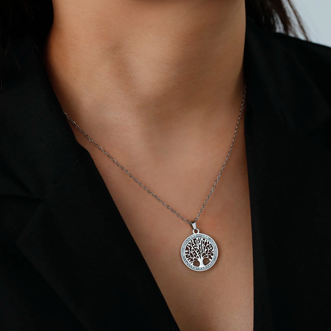 "Elegante Lebensbaum Halskette aus Edelstahl mit Zirkonia; geometrischer Anhänger in Gold- oder Silberoptik."