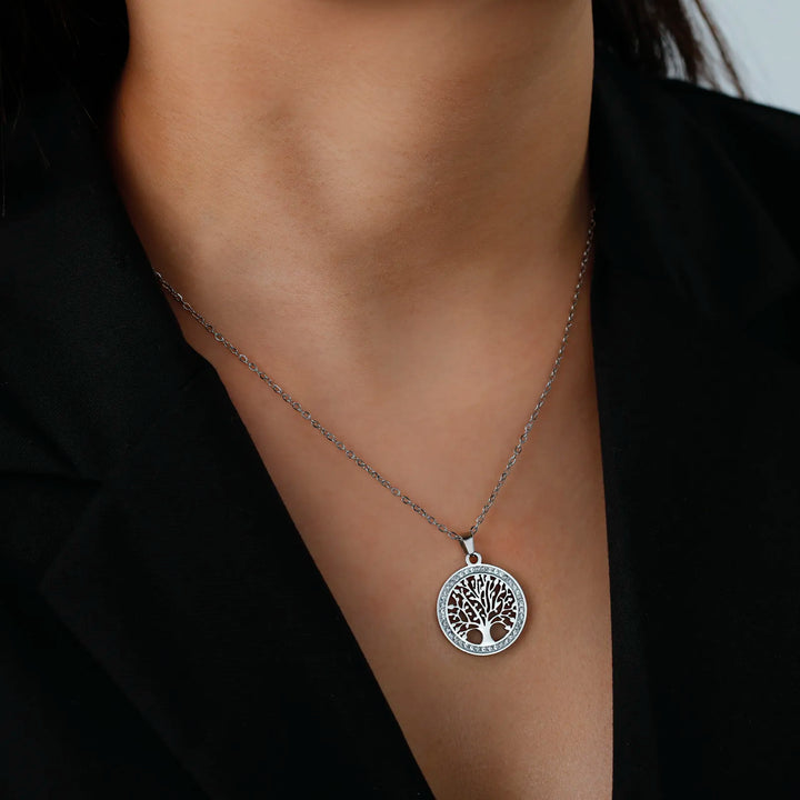 "Elegante Lebensbaum Halskette aus Edelstahl mit Zirkonia; geometrischer Anhänger in Gold- oder Silberoptik."