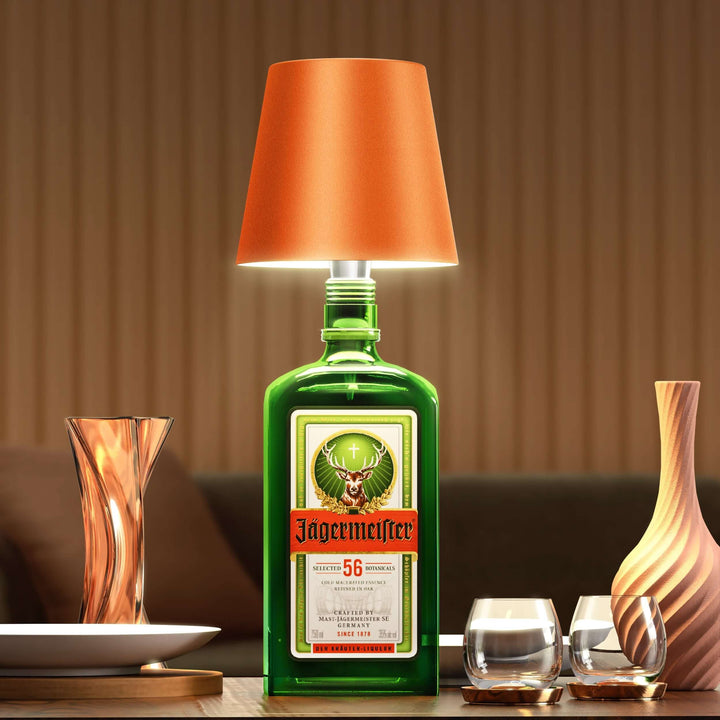 "Elegante LED-Lampe für Flaschen, kabellos, wiederaufladbar, erzeugt warmes Licht, ideal für nachhaltiges Wohndesign."
