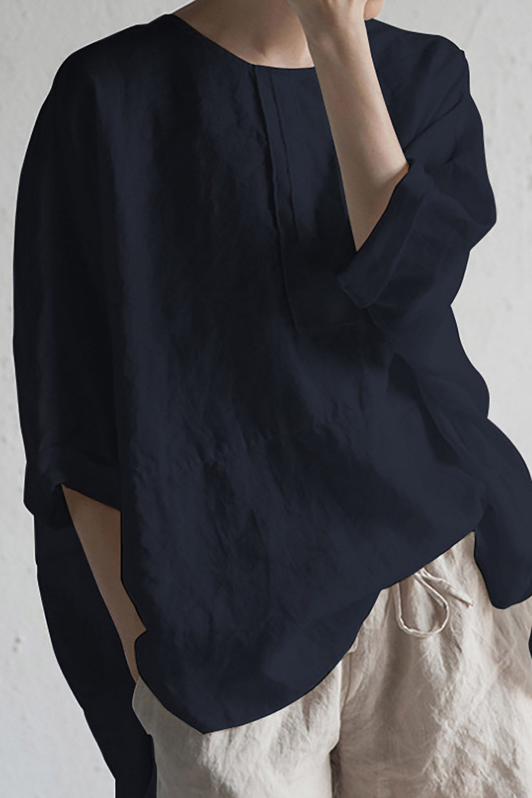 "Elegante Leinen-Strickjacke mit halben Ärmeln und Rundhals, leicht und atmungsaktiv, ideal für Sommer- und Übergangszeit."