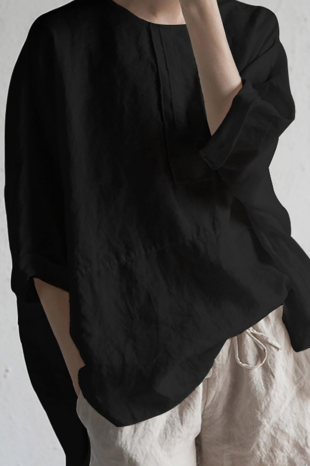 "Elegante Leinen-Strickjacke mit halben Ärmeln und Rundhals, leicht und atmungsaktiv, ideal für Sommer- und Übergangszeit."