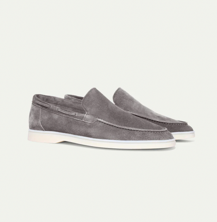 Elegante Luca Wildleder-Slipper in Taupe, Herren-Loafers, flexibles Design, komfortable Gummisohle, einfaches Slip-on.