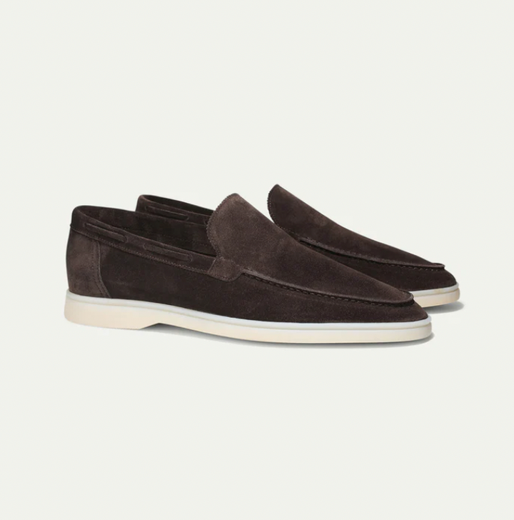 Elegante Luca Wildleder-Slipper in Taupe, Herren-Loafers, flexibles Design, komfortable Gummisohle, einfaches Slip-on.