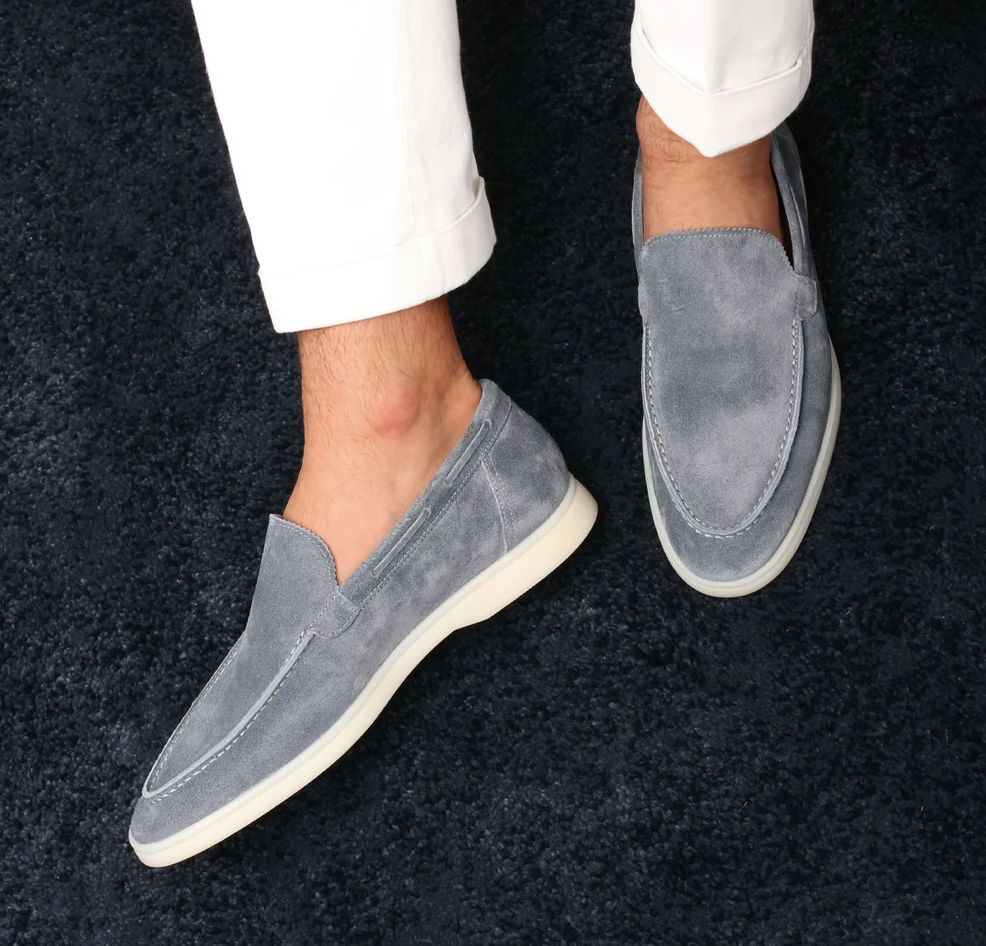 Elegante Luca Wildleder-Slipper in Taupe, Herren-Loafers, flexibles Design, komfortable Gummisohle, einfaches Slip-on.