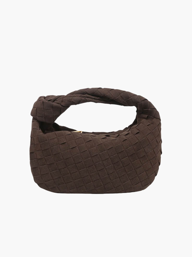 "Elegante Mini-Wildledertasche mit Woven Knot-Design und goldenen Akzenten, ideal für stilvolle Outfits."