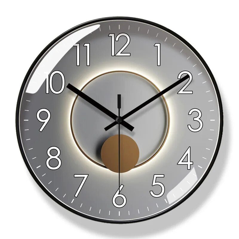 Elegante nordische Wanduhr mit klarem Schwarz-Weiß-Design, minimalistische Ziffern, robust, ideal für modernes Interieur.