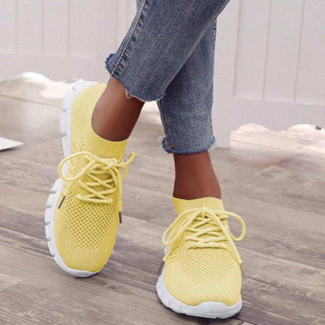 Elegante orthopädische Damen-Sneakers in Rosa für gesunde Fußhaltung, ergonomisches Design, vielseitiger Stil.