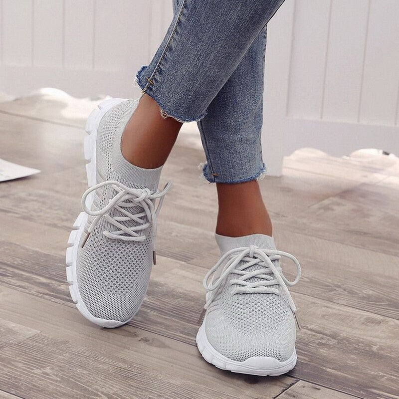 Elegante orthopädische Damen-Sneakers in Rosa für gesunde Fußhaltung, ergonomisches Design, vielseitiger Stil.