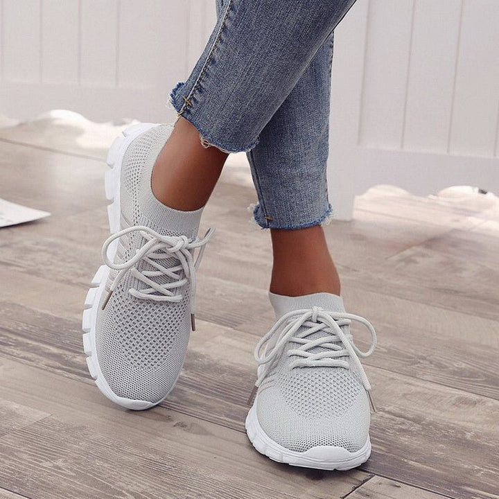 Elegante orthopädische Damen-Sneakers in Rosa für gesunde Fußhaltung, ergonomisches Design, vielseitiger Stil.