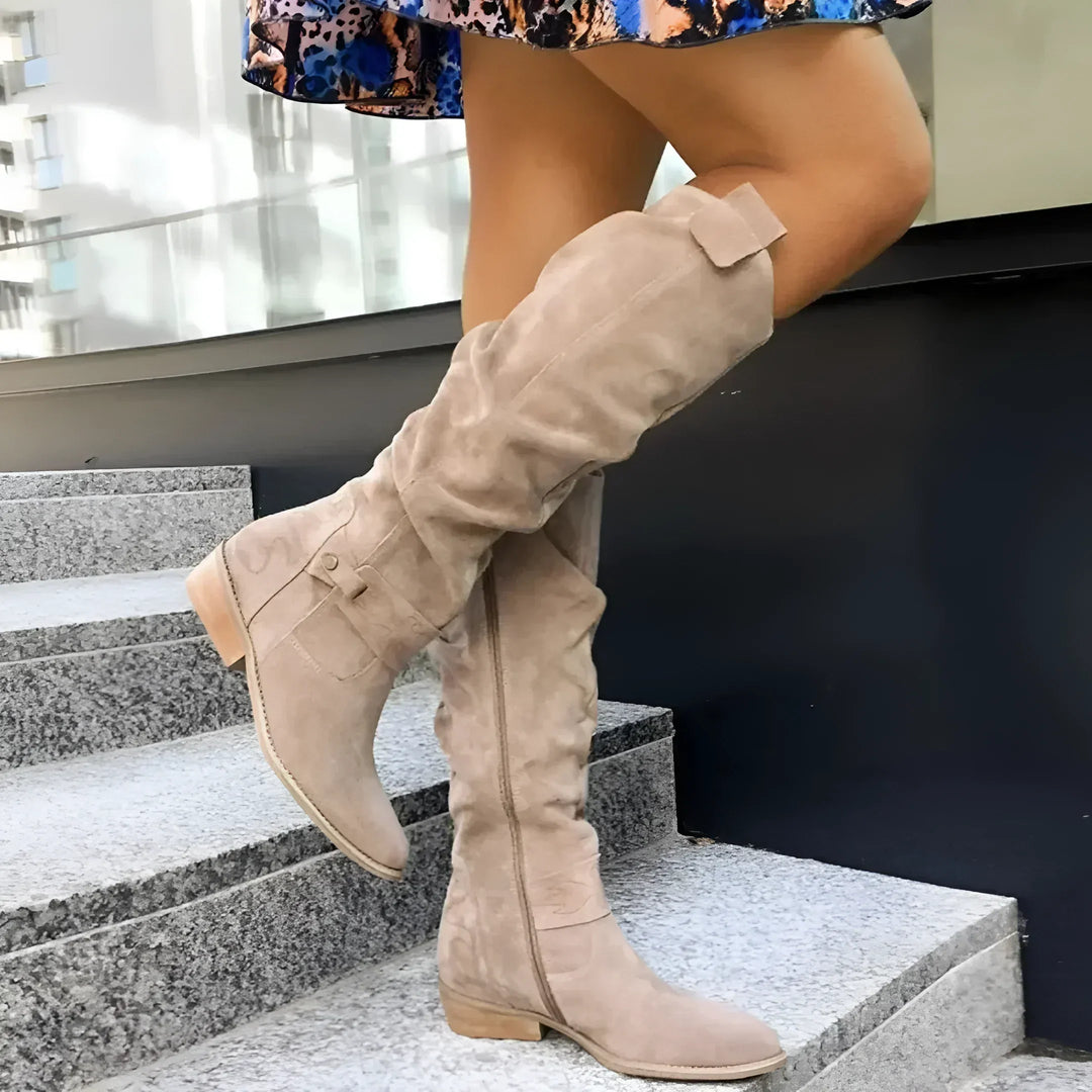 Elegante Premium Lederstiefel für Damen, in Beige, mit gepolsterter Sohle und hochwertigem Leder für Komfort und Stil.