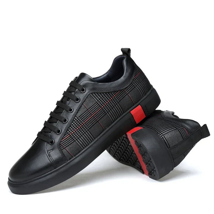 "Elegante schwarze Herren Sneaker aus Leder, mit flexibler Gummisohle, ideal für Alltag und formelle Anlässe."
