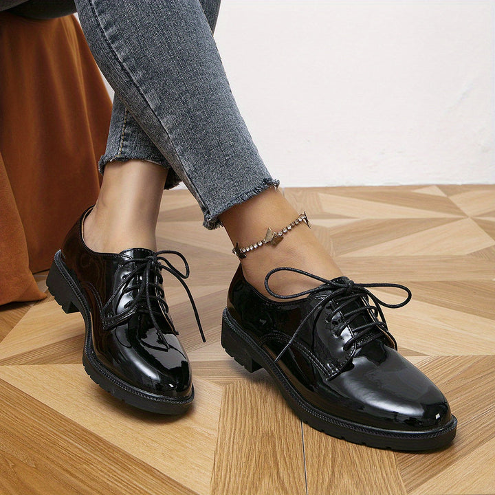 "Elegante schwarze orthopädische Damenschnürschuhe, ergonomisches Design, rutschfeste Sohle, vielseitig einsetzbar."