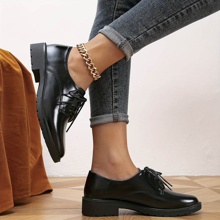 "Elegante schwarze orthopädische Damenschnürschuhe, ergonomisches Design, rutschfeste Sohle, vielseitig einsetzbar."