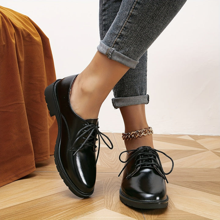 "Elegante schwarze orthopädische Damenschnürschuhe, ergonomisches Design, rutschfeste Sohle, vielseitig einsetzbar."