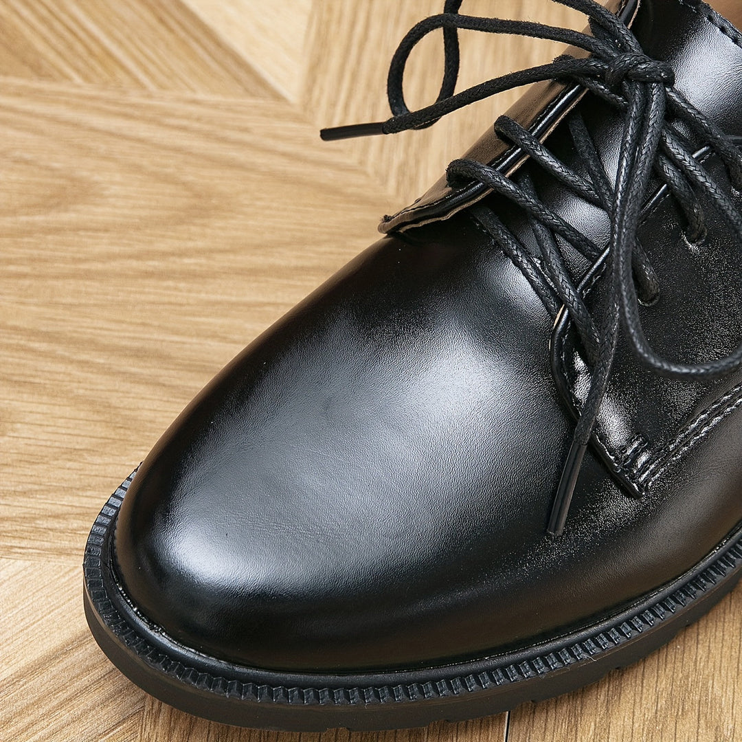 "Elegante schwarze orthopädische Damenschnürschuhe, ergonomisches Design, rutschfeste Sohle, vielseitig einsetzbar."