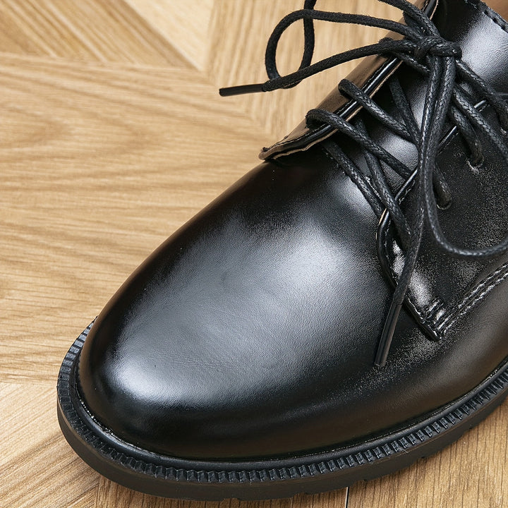 "Elegante schwarze orthopädische Damenschnürschuhe, ergonomisches Design, rutschfeste Sohle, vielseitig einsetzbar."