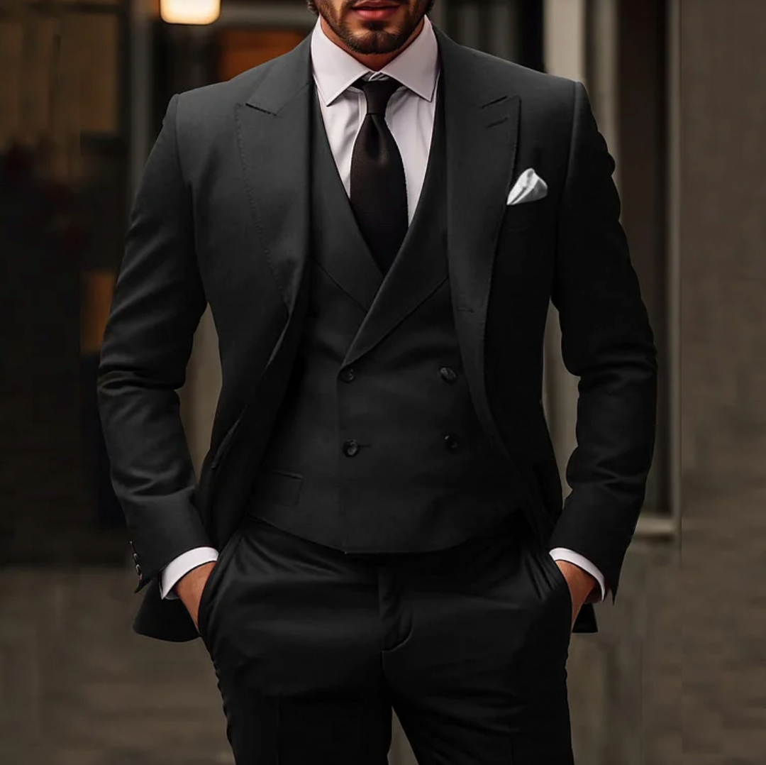 Eleganter 3-teiliger Herrenanzug in Grau bestehend aus Sakko, Weste und Hose für Business und formelle Anlässe.