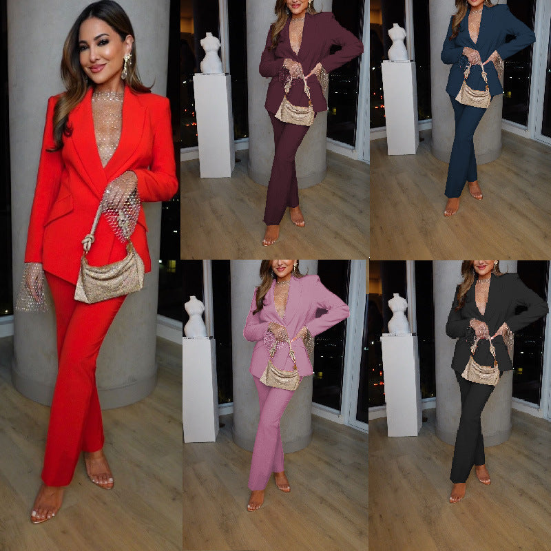 Eleganter Damen Blazer-Hosenanzug in Grau für Business-Look, mit tailliertem Schnitt und hochwertigen Stoffen.