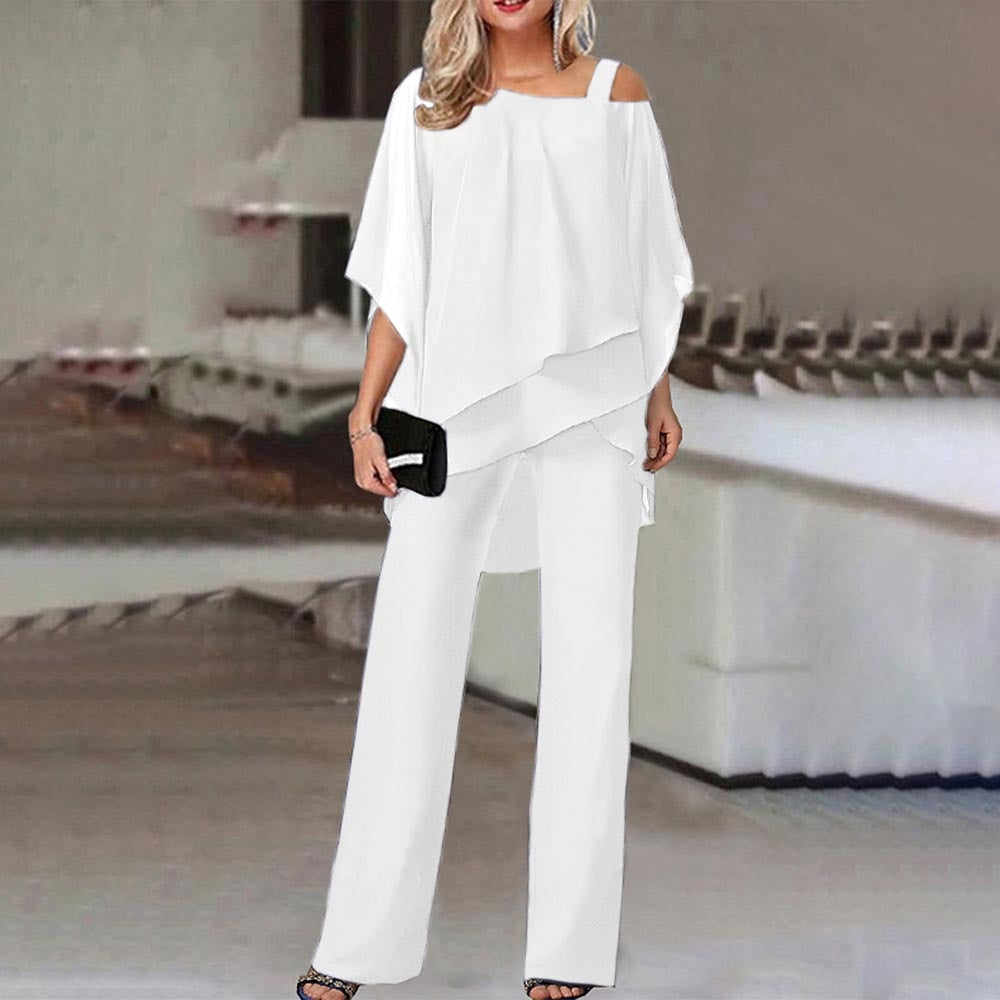 Eleganter Damen Jumpsuit mit Cold Shoulder Design, femininer Look, lange Hosen, ideal für besondere Anlässe.