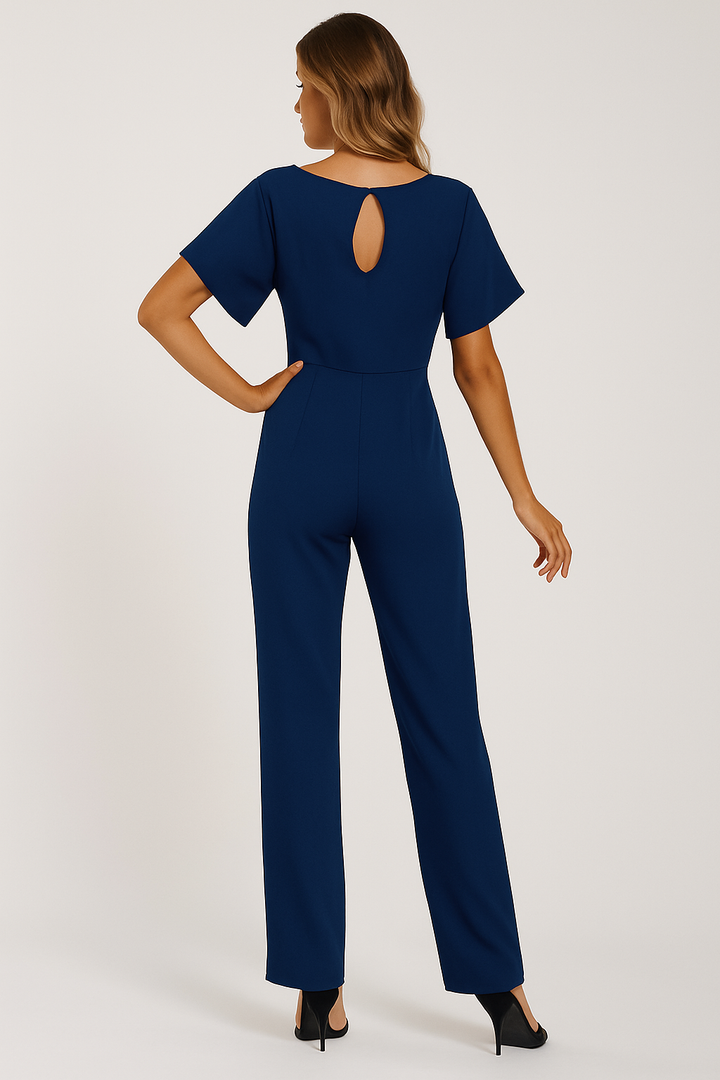 Eleganter Damen-Jumpsuit mit verstellbarem Krawatten-Gürtel und fließendem Stoff für stilvolle Anlässe und Freizeit.