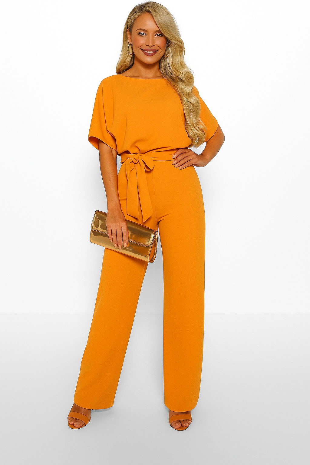 Eleganter Damen-Jumpsuit mit verstellbarem Krawatten-Gürtel und fließendem Stoff für stilvolle Anlässe und Freizeit.
