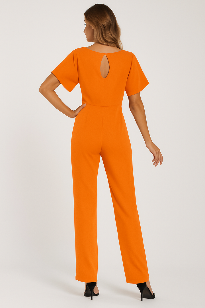 Eleganter Damen-Jumpsuit mit verstellbarem Krawatten-Gürtel und fließendem Stoff für stilvolle Anlässe und Freizeit.