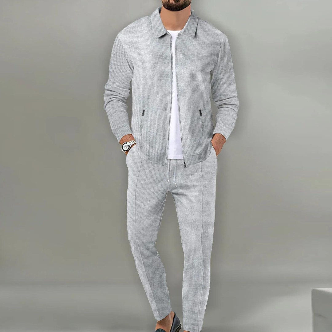 "Eleganter Freizeitanzug für Damen, klassisches Design, zeitlos, helle Farbe, hochwertige Passform für vielseitige Anlässe."