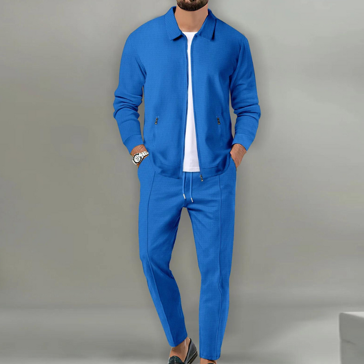 "Eleganter Freizeitanzug für Damen, klassisches Design, zeitlos, helle Farbe, hochwertige Passform für vielseitige Anlässe."