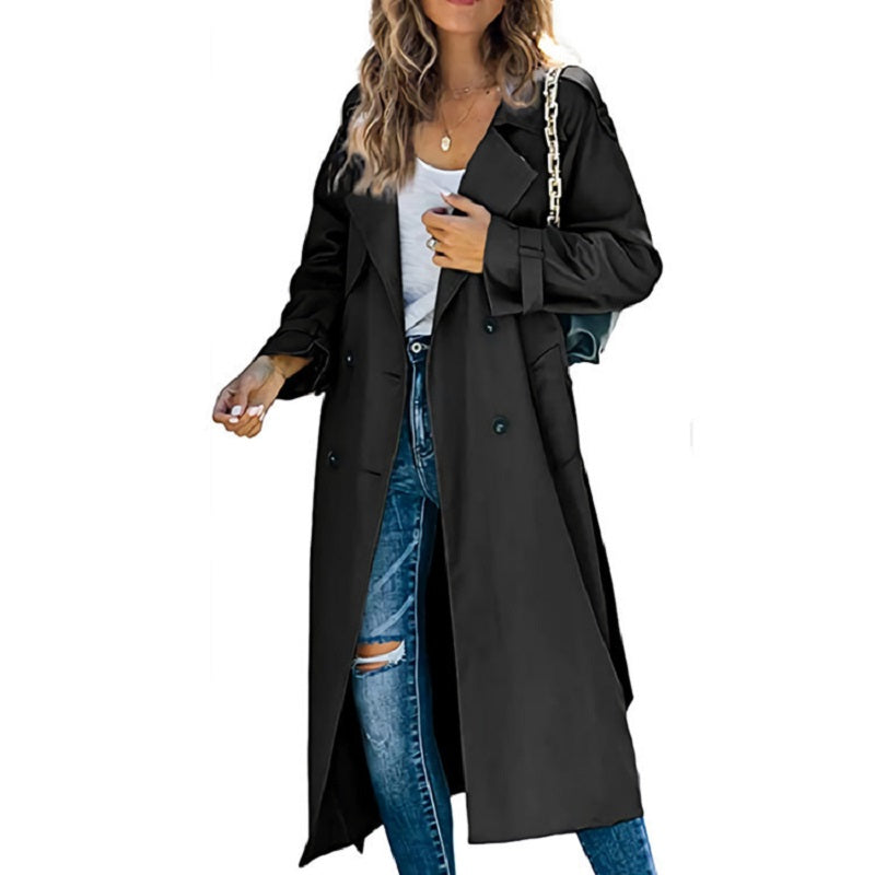 Eleganter grauer Langschaft-Trenchcoat für Damen mit klassischer Knopfleiste und figurschmeichelnder Silhouette.