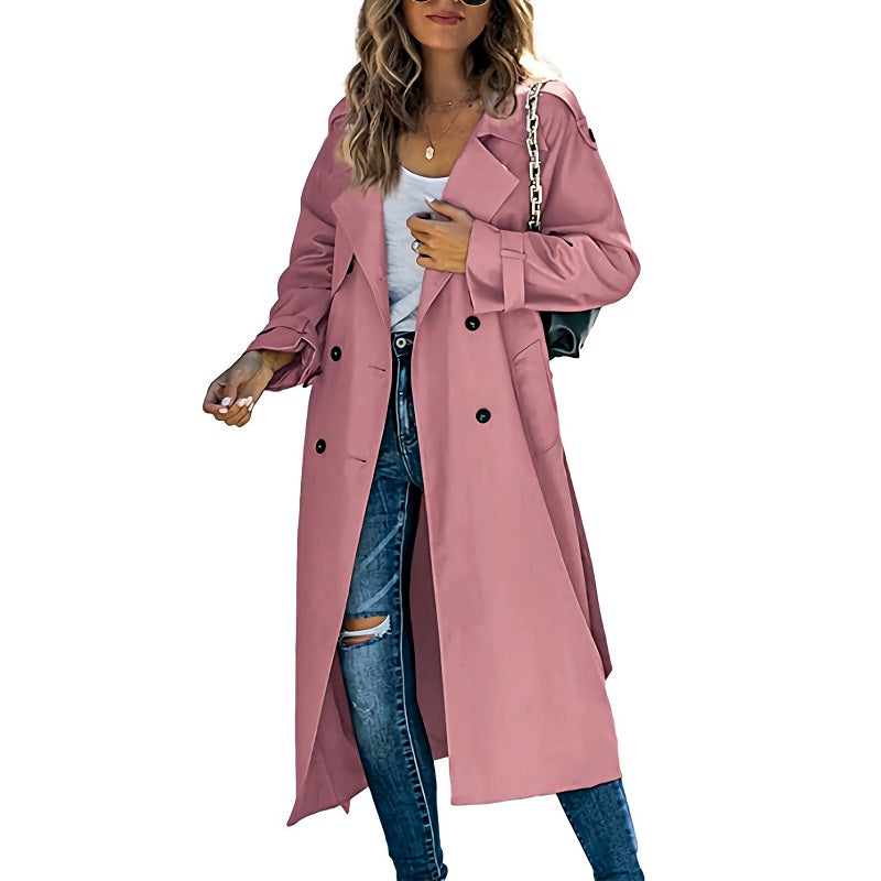 Eleganter grauer Langschaft-Trenchcoat für Damen mit klassischer Knopfleiste und figurschmeichelnder Silhouette.