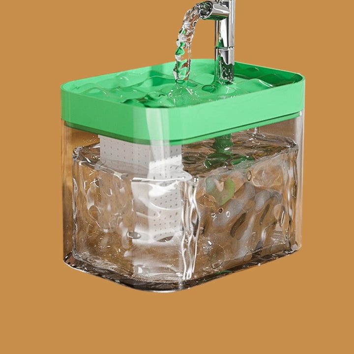 "Eleganter Haustier Trinkbrunnen in modernem Design mit leiser Pumpe und BPA-freiem Material, ideal für frisches Wasser."