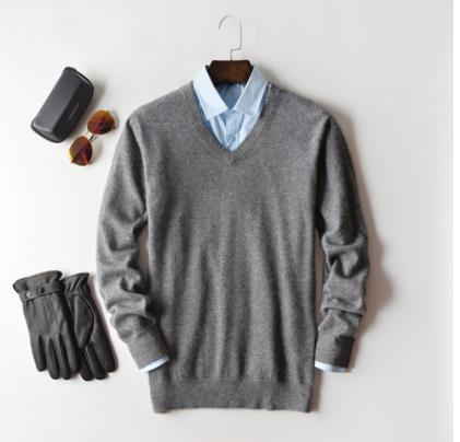 "Eleganter Herren-Kaschmirpullover, weiches Material, stilvolles Design, in verschiedenen Farben, zeitlos und luxuriös."