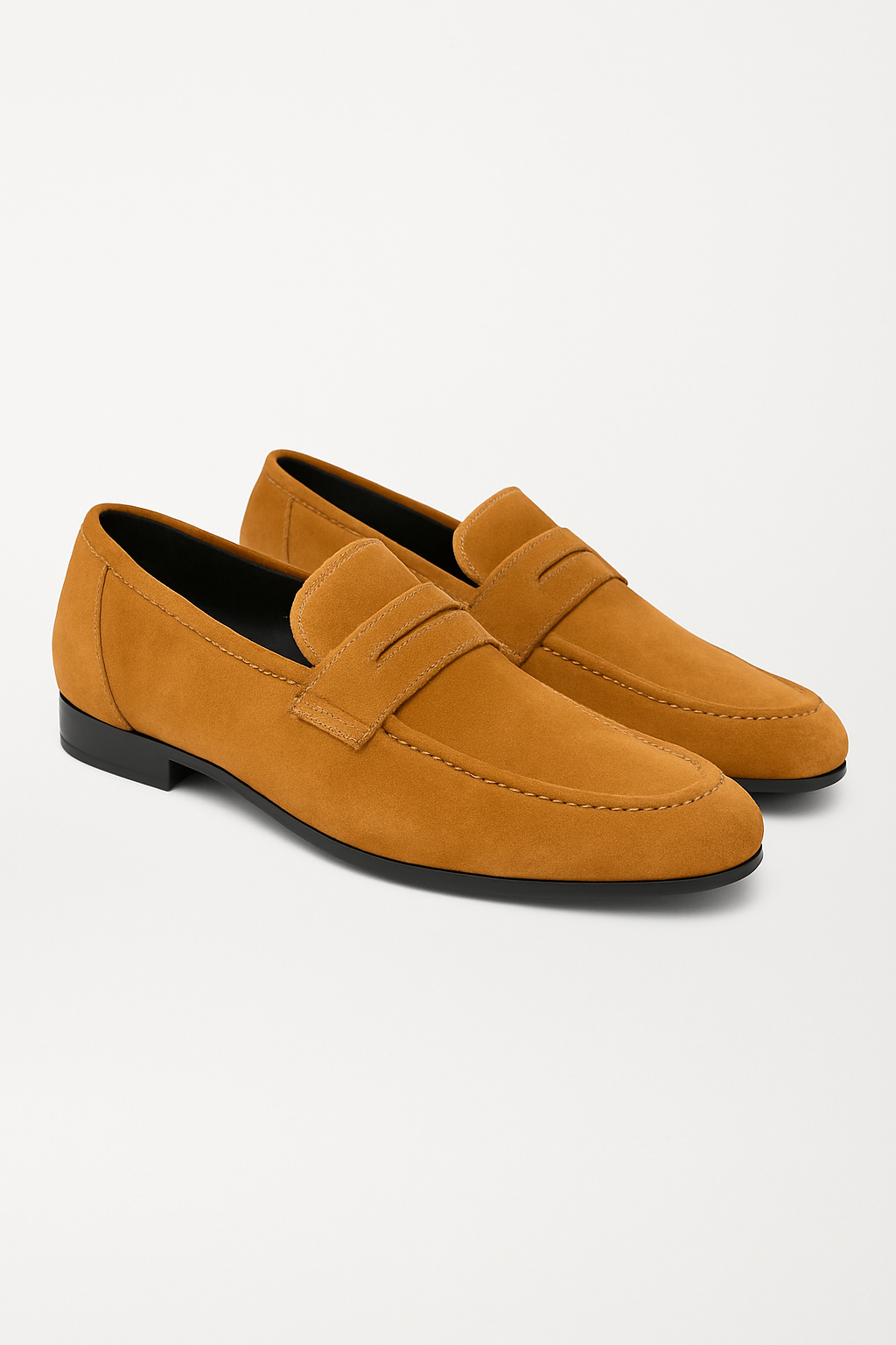 "Eleganter Herren Wildleder-Loafer in Braun, mit flacher Sohle und Penny-Detail, Seitenansicht für stilvolle Auftritte."