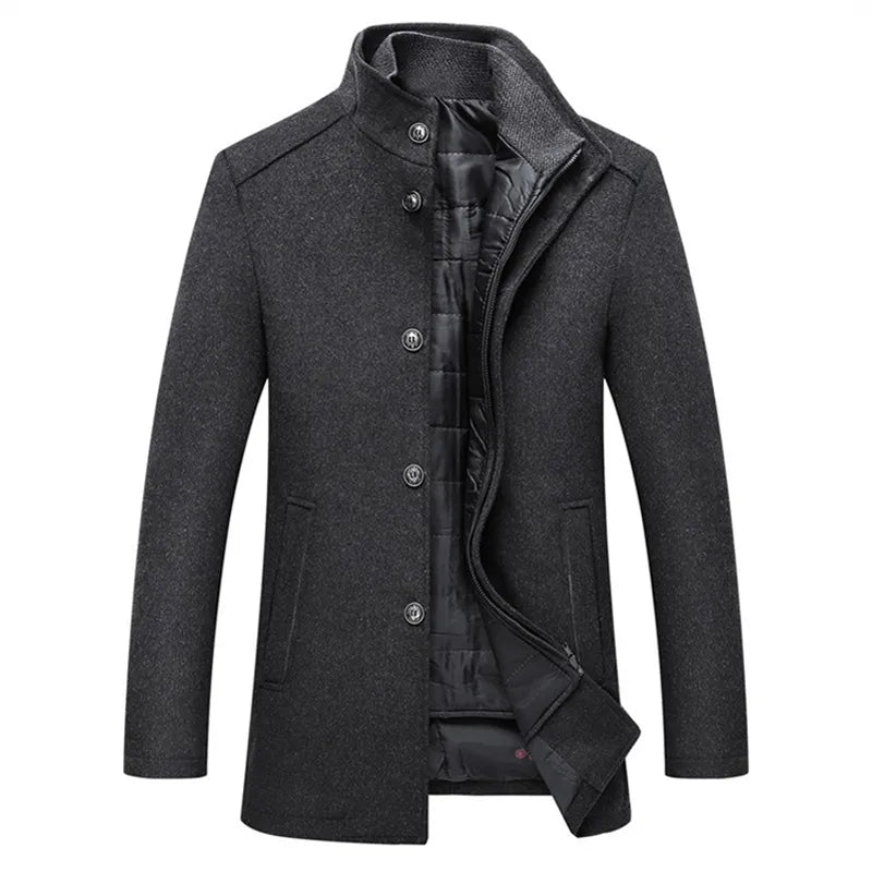 Eleganter Herren Wollmantel mit Stehkragen, Knopfverschluss und schlanker Passform in klassischem Design für Winterkomfort.