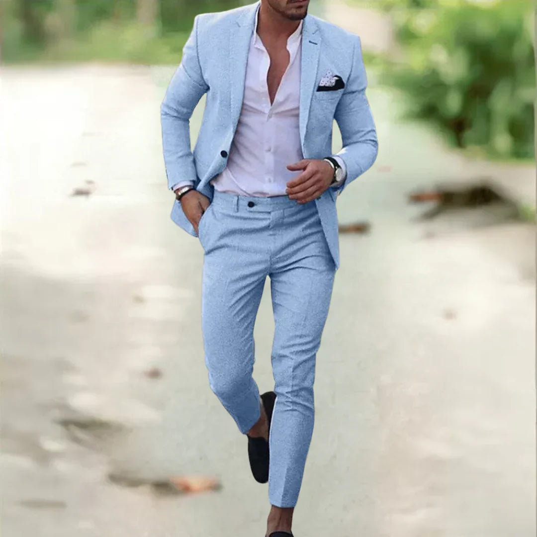 "Eleganter Herrenanzug in Slim Fit, dunkelblau, betont die männliche Silhouette für formelle und gesellschaftliche Anlässe."