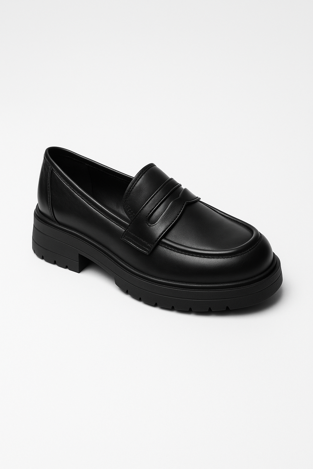 Eleganter Loafer aus glattem PU-Leder mit klobiger Profilsohle, Seitenansicht, klassische Optik für Herrenmode.