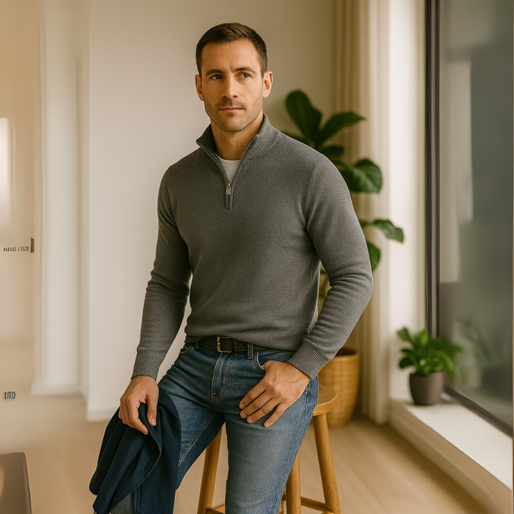 "Eleganter Merino Herrenpullover mit V-Ausschnitt und Reißverschluss, aus atmungsaktiver Merinowolle in stilvollem Design"