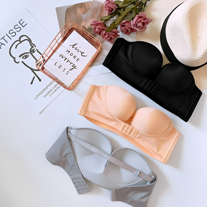 "Eleganter trägerloser Push-up-BH mit Spitzenüberzug, ideal für unsichtbaren Halt unter schulterfreien Kleidern."
