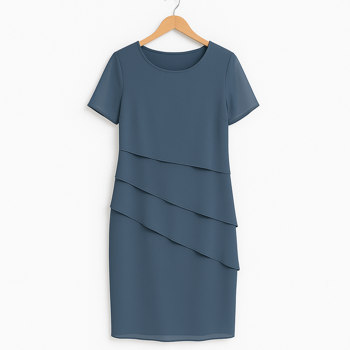 "Elegantes Abendkleid aus leichtem Chiffon mit stilvollem Stufendesign für eine feminine, fließende Silhouette."