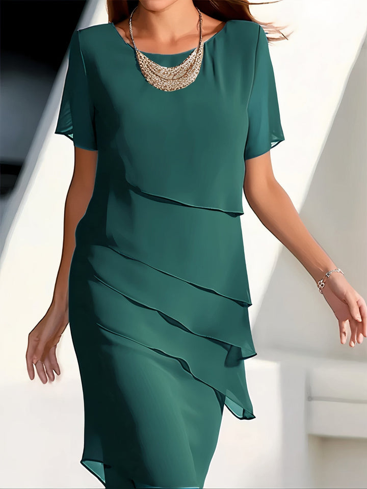 "Elegantes Abendkleid aus leichtem Chiffon mit stilvollem Stufendesign für eine feminine, fließende Silhouette."