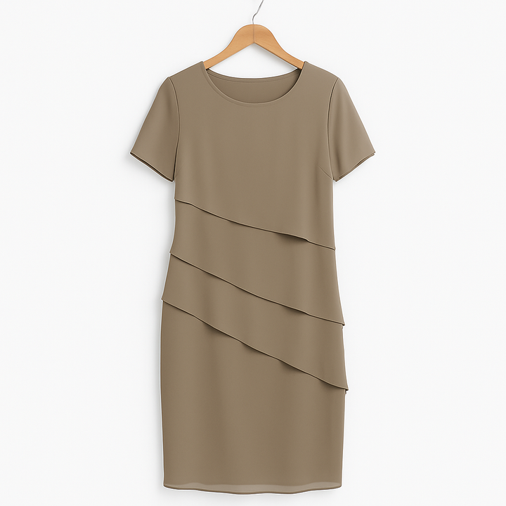 "Elegantes Abendkleid aus leichtem Chiffon mit stilvollem Stufendesign für eine feminine, fließende Silhouette."