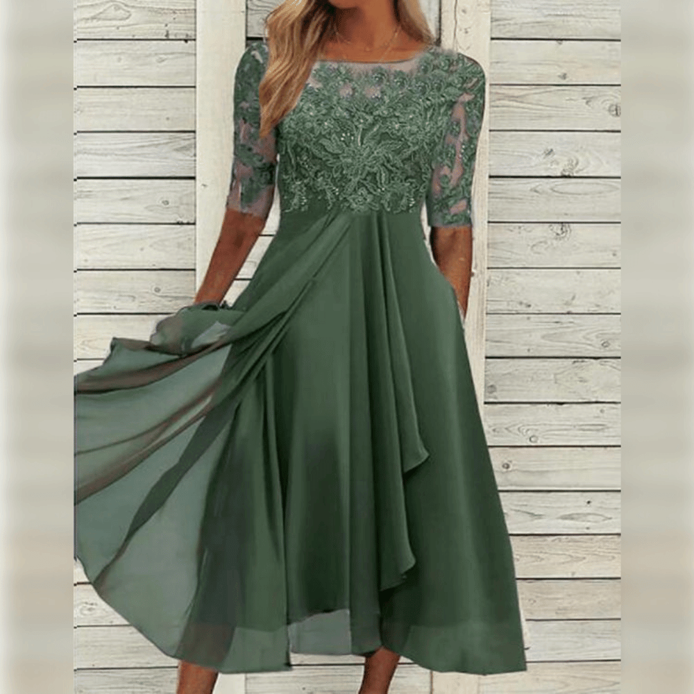 Elegantes Baumwoll-Maxikleid, schicke Silhouette, fließender Stoff, ideal für besondere Anlässe und elegante Auftritte.