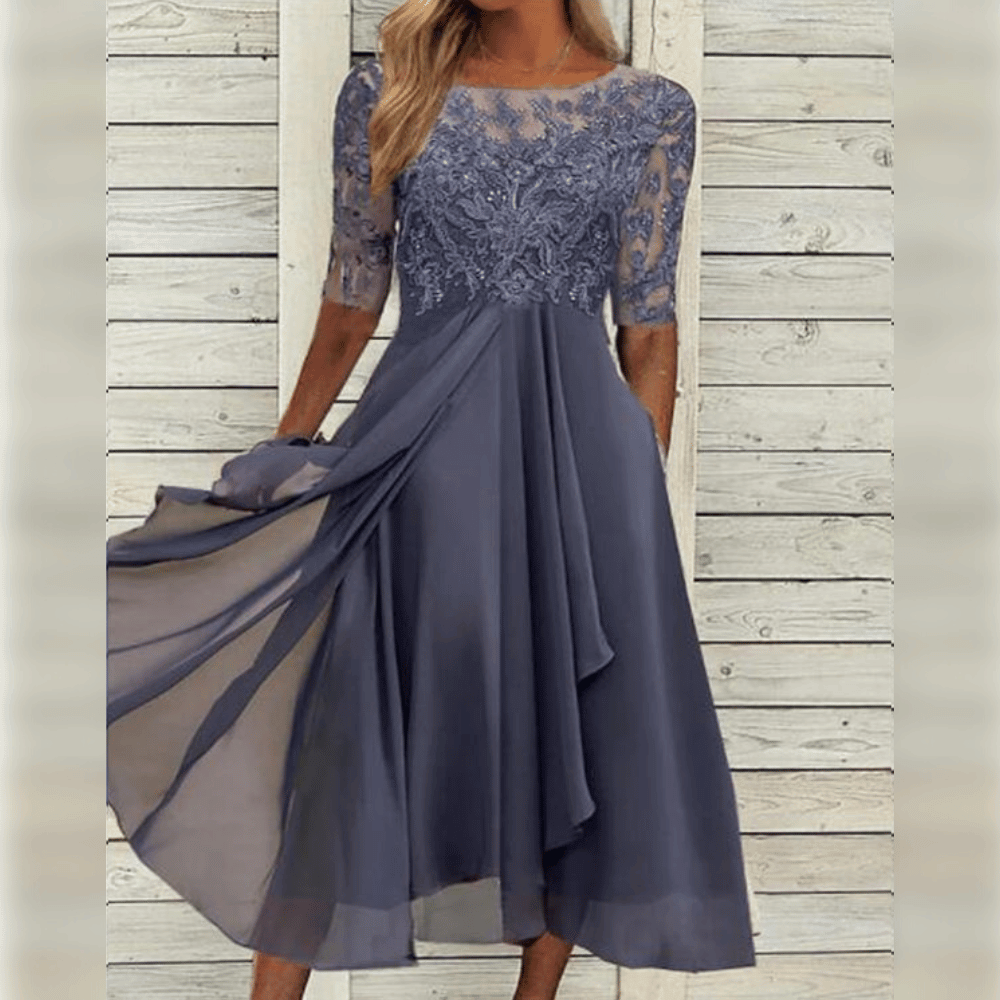 Elegantes Baumwoll-Maxikleid, schicke Silhouette, fließender Stoff, ideal für besondere Anlässe und elegante Auftritte.