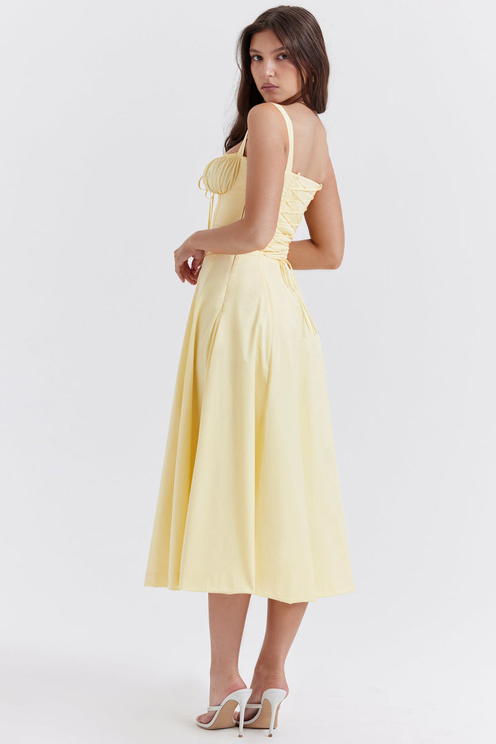 Elegantes Bustierkleid mit lebhaftem Blumenmuster, figurbetonender Schnitt, perfekt für Frühlingsanlässe.