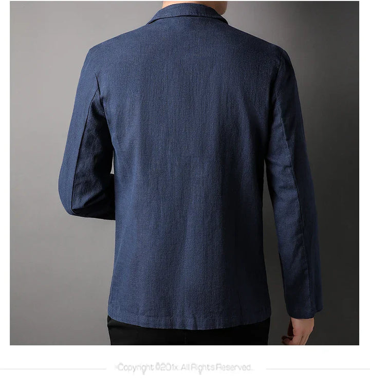 "Elegantes Herren Sakko in Blau, klassisches Design, perfekt für Sommer, vielseitig kombinierbar für Business oder Freizeit."