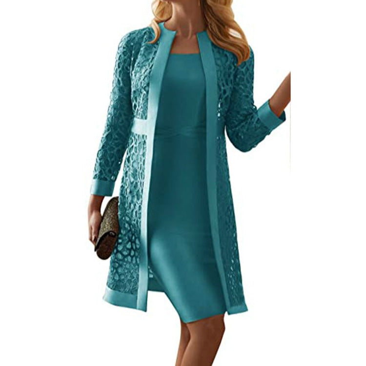 Elegantes Spitzen-Zweiteiler-Kleid in Creme, feminine Linien, ideal für Abendveranstaltungen, modernes Design, komfortabel.
