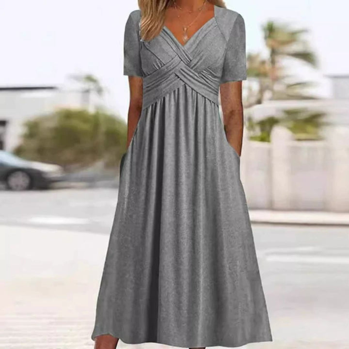 Elegantes Wickelkleid mit kurzen Ärmeln, knielang, ideal für warme Tage, in Grau, Grün, Hellblau und Marineblau.