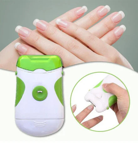 Elektrischer Nagelschneider: Kompaktes Gerät mit ergonomischem Griff und Feilenfunktion für präzise Nagelpflege.