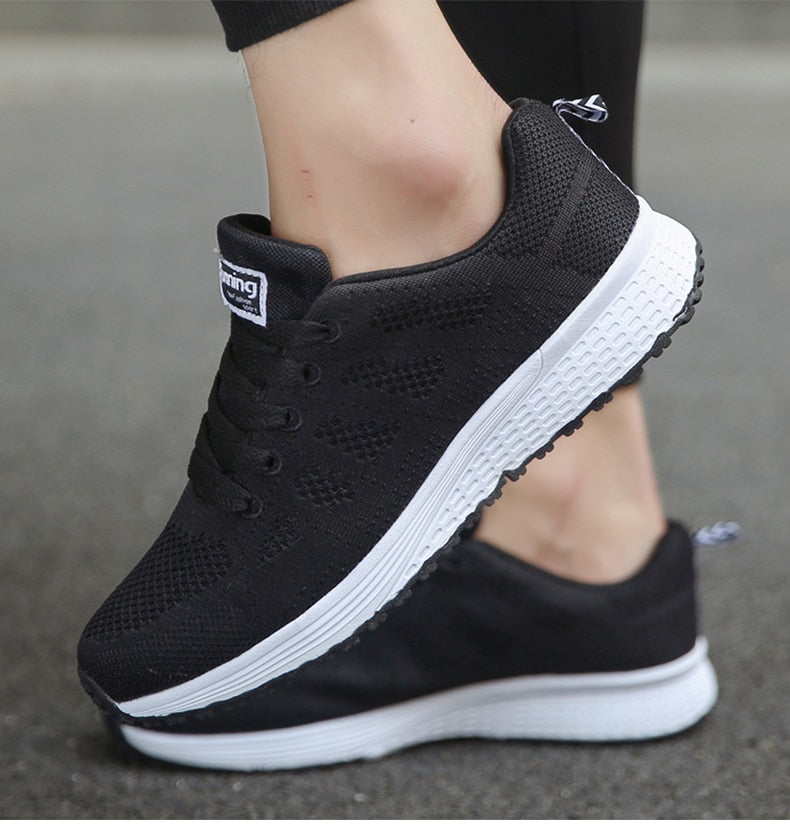 "Ergonomische Damen Sneaker, leicht, atmungsaktiv, mit extra großer Sohle, ideal für Komfort und stilvolle Freizeitlooks."